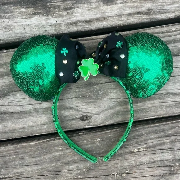 DISNEY GREEN SEQUIN MINNIE MOUSE EARS HEADBAND SAINT PATRICKS DAY - Picture 2 of 7